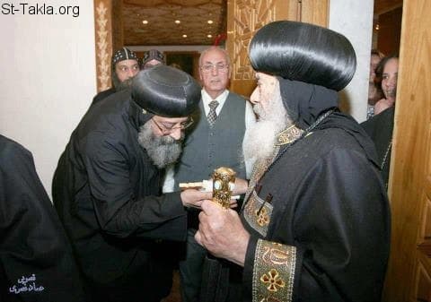 St-Takla.org Image: His Grace Bishop Tawadrous, the General Bishop of Beheira being blessed by His Holiness the late Pope Shenouda III صورة في موقع الأنبا تكلا: نيافة الحبر الجليل الأنبا تواضروس يوم أسقف عام البحيرة مع مثلث الرحمات قداسة البابا شنوده الثالث وهو يقبل يده ليأخذ بركته